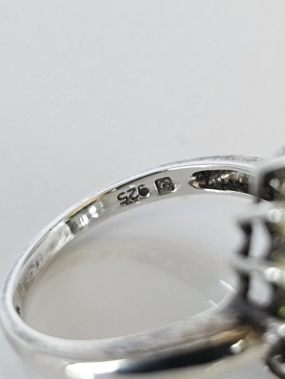 Genuine Jade Cabachon & Peridot Ring Sterling Silver Rhodium Size 8!